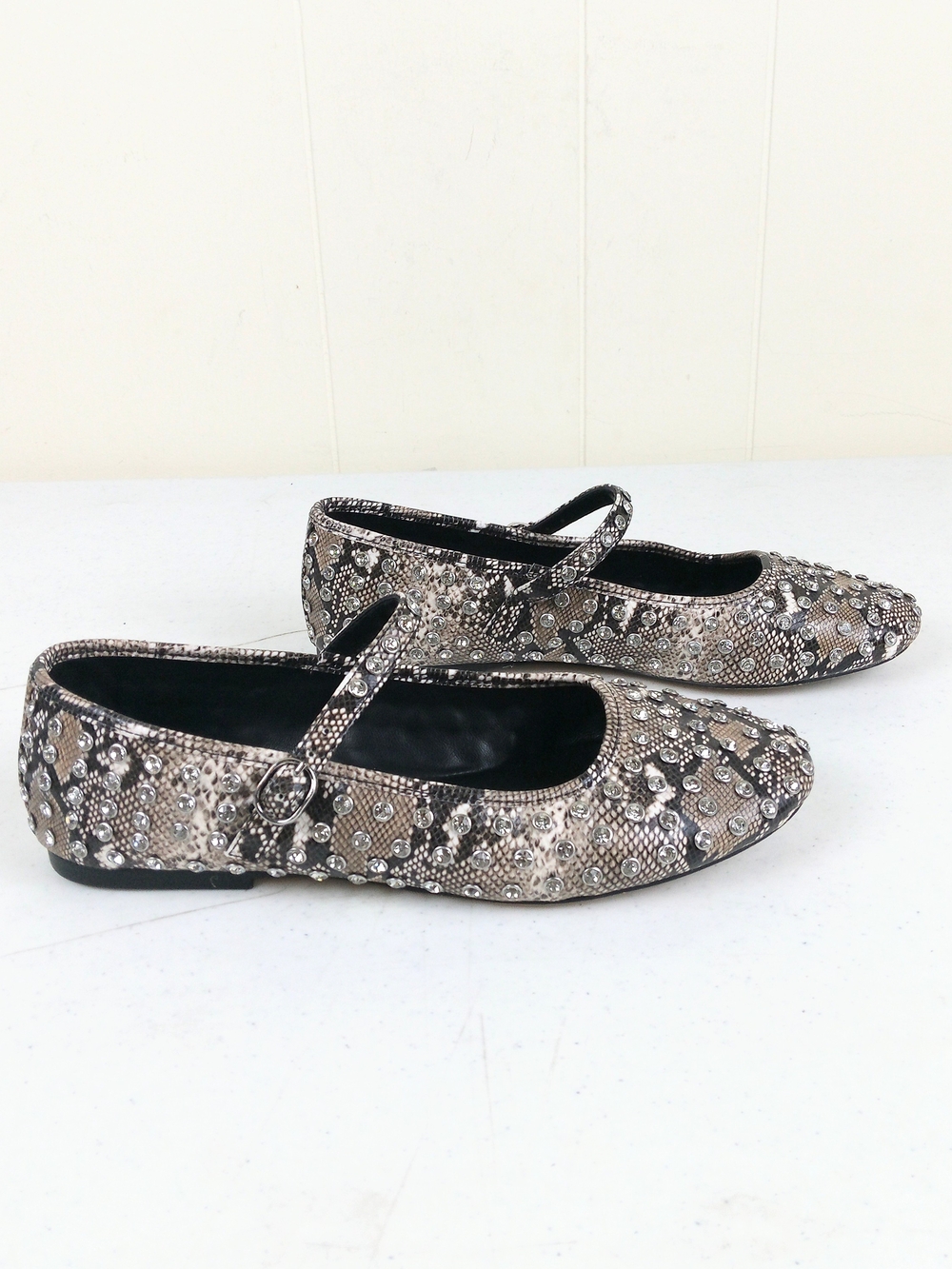 Steve Madden Vinetta Mary Jane Flats Women Size 7 Rhinestone Faux Leather Upper